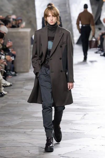 Look 10